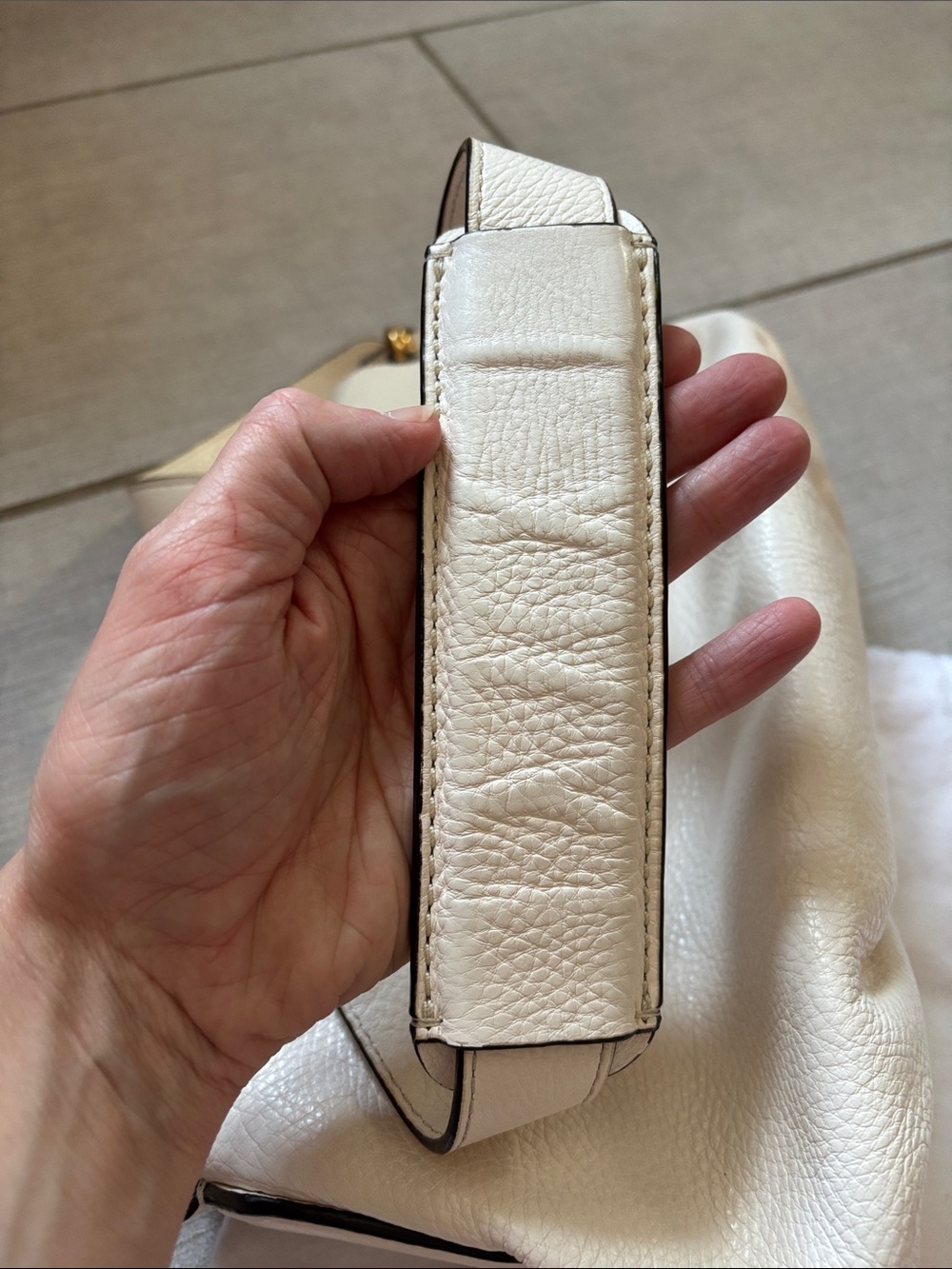 Marc by Marc Jacobs Cream Pebbled Leather Shoulder Bag with Gold Plate - Picture 7 of 10